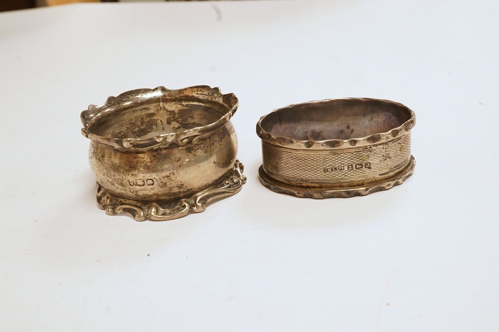 A late Victorian silver small cruet stand, with three mounted glass bottles, all Hukin & Heath, Birmingham, 1897, one associated bottle London, 1891, diameter 10.9cm, together with three assorted silver napkin rings, a s